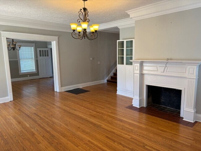 Building Photo - Historic Downtown Murfreesboro TN 3050 SF, 5BR/2BA for rent