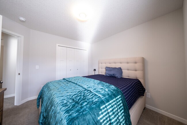 Building Photo - 2209 Gateway Curv