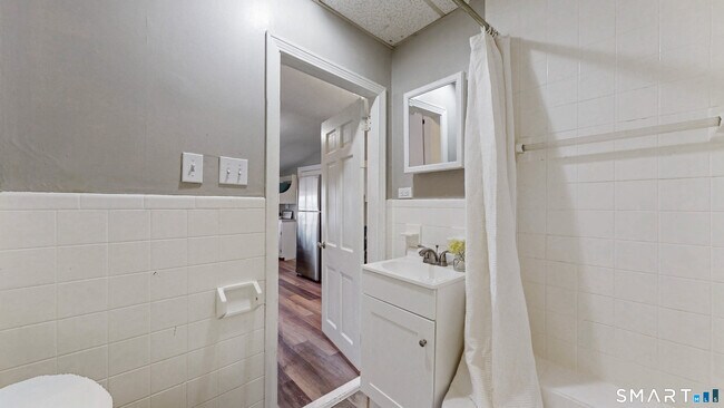 Building Photo - 24 Madison St