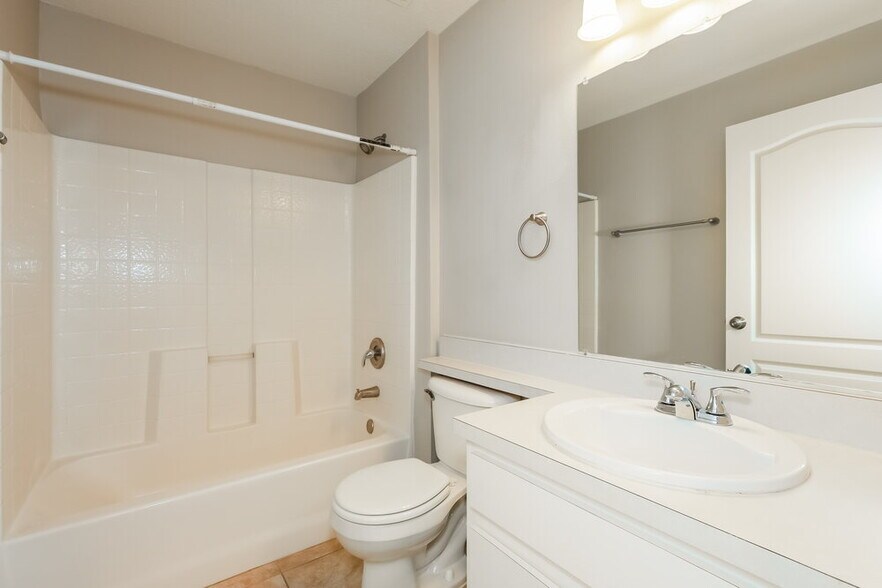 Building Photo - 18036 Birdwater Dr