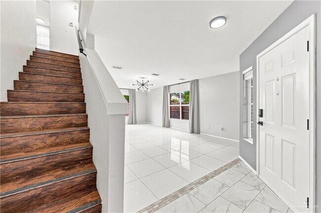 Building Photo - 37 San Esteban St
