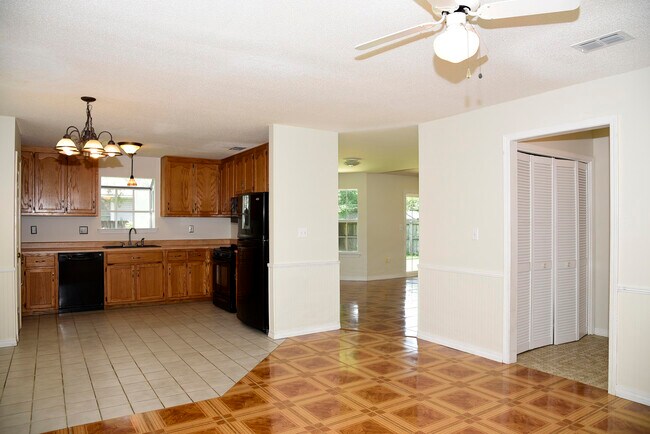 Building Photo - 311 Parkwood Pl