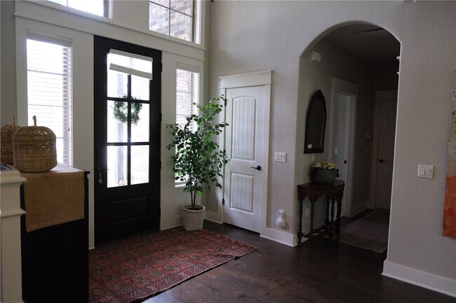 Building Photo - 2200 NW Small Oaks St