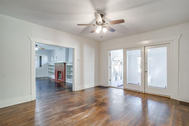 Building Photo - 2312 Mistletoe Ave