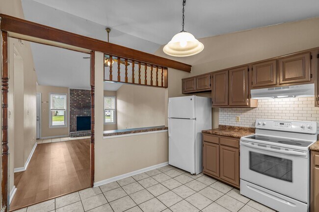 Building Photo - 2 Bedroom, 2 Bathroom Home