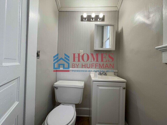 Building Photo - Spacious 3 Bedroom House | Two-Story | Loc...