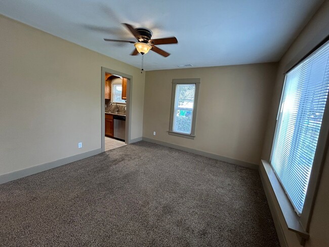 Building Photo - 2bd 1 ba with Zen Garden, Garage, Updated ...