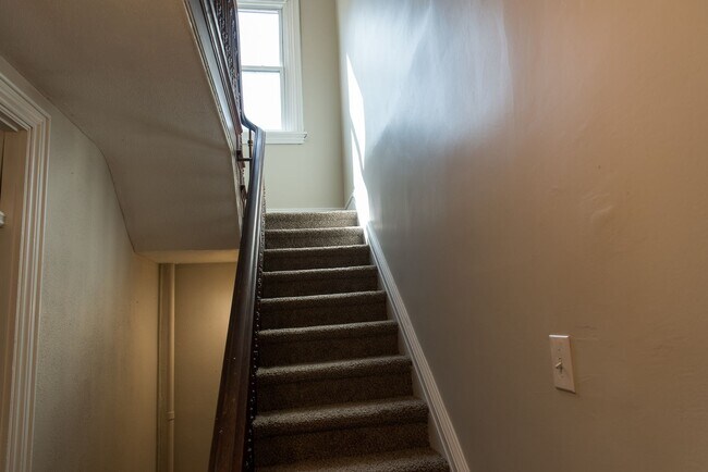 Building Photo - 127 Herr St