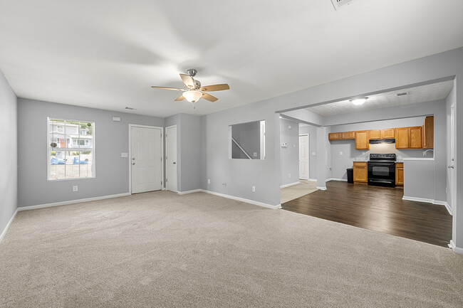 Building Photo - 1526 Venetian Dr SW