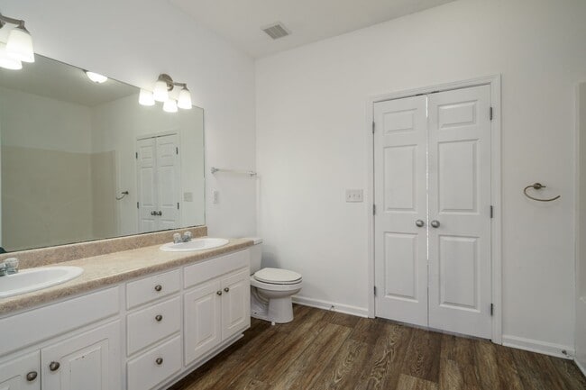 Building Photo - Charming and Newly Renovated 3 Bedroom 2 Bath Home Available Now!