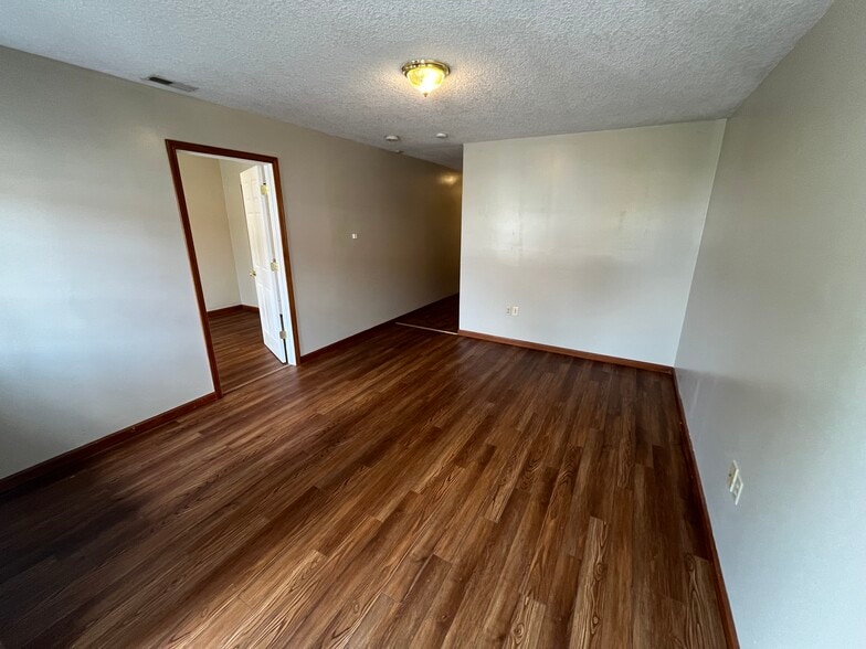 Building Photo - 313 W Findlay St