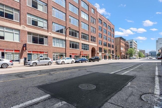 Building Photo - 700 N Washington Ave