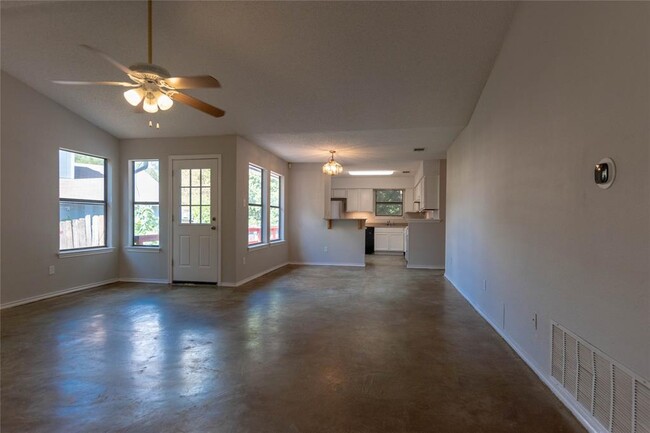 Building Photo - 12909 Campos Dr
