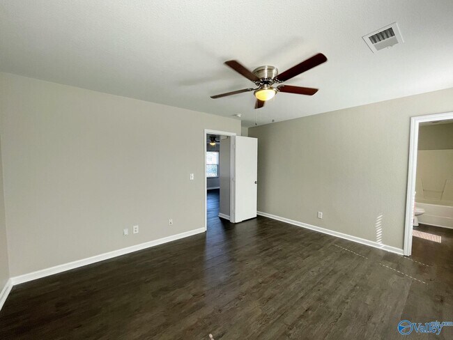 Building Photo - 200 Whitestone Dr NE