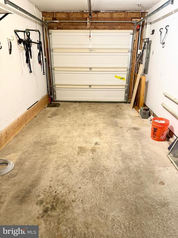 Building Photo - 101 Sarahs Ln