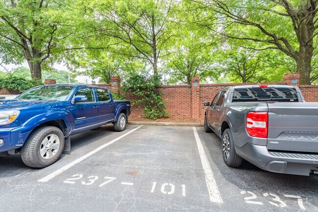 Building Photo - Downtown Living in Raleigh, NC!