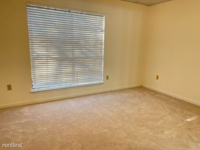 Building Photo - 245 Bracewell Dr