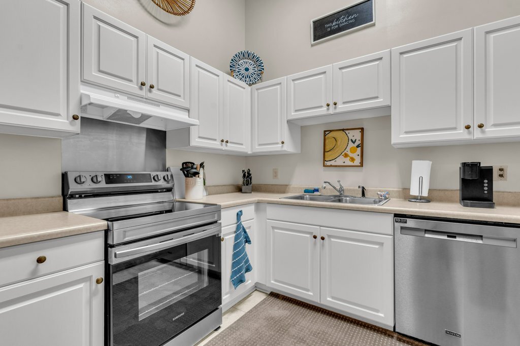 Building Photo - 515 College St