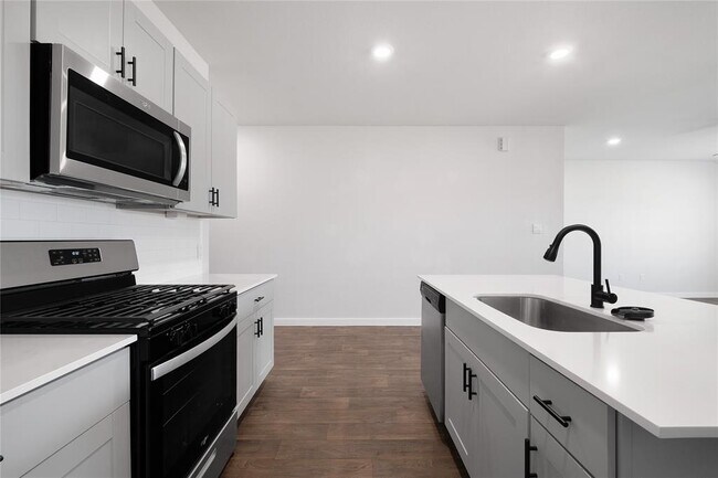 Building Photo - 645 Jane Long Dr