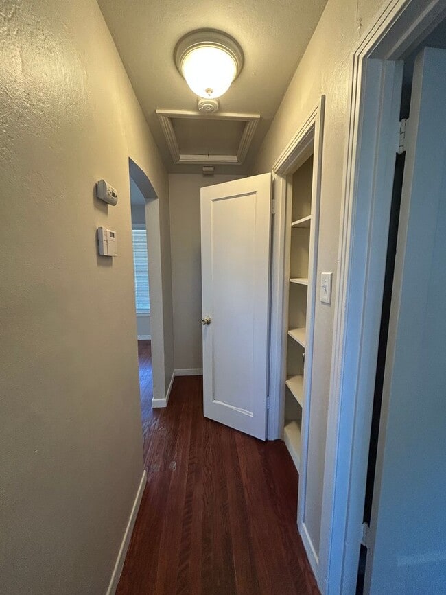 Building Photo - Charming Single Story 2-Bedroom Home in Ma...