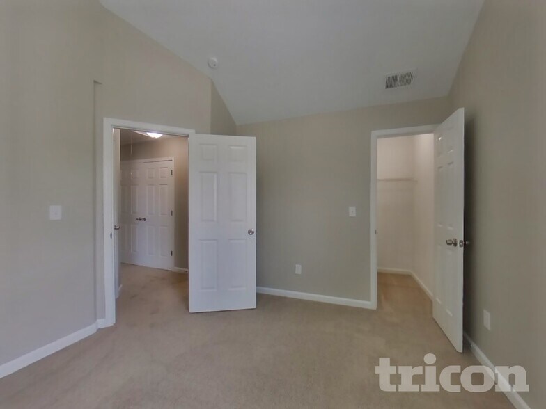 Building Photo - 3120 Far Emerald Land