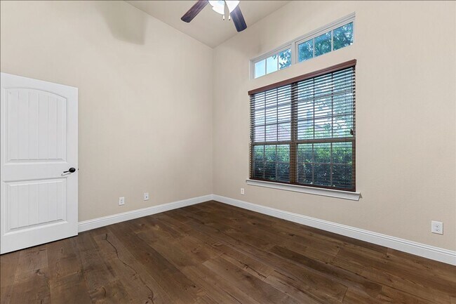 Building Photo - Ready for Immediate Move-In!  4 Bed 3 Bath Renovated 2605 SQFT House in Reserves at Westridge