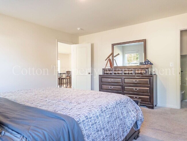 Building Photo - 3083 Day Dream Ln