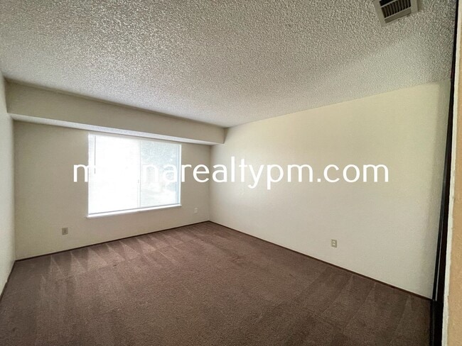 Building Photo - 2 bed 2 bath single family home in established neighborhood in City of Suisun