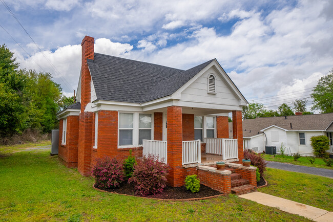 Building Photo - 2010 Platt Springs Rd