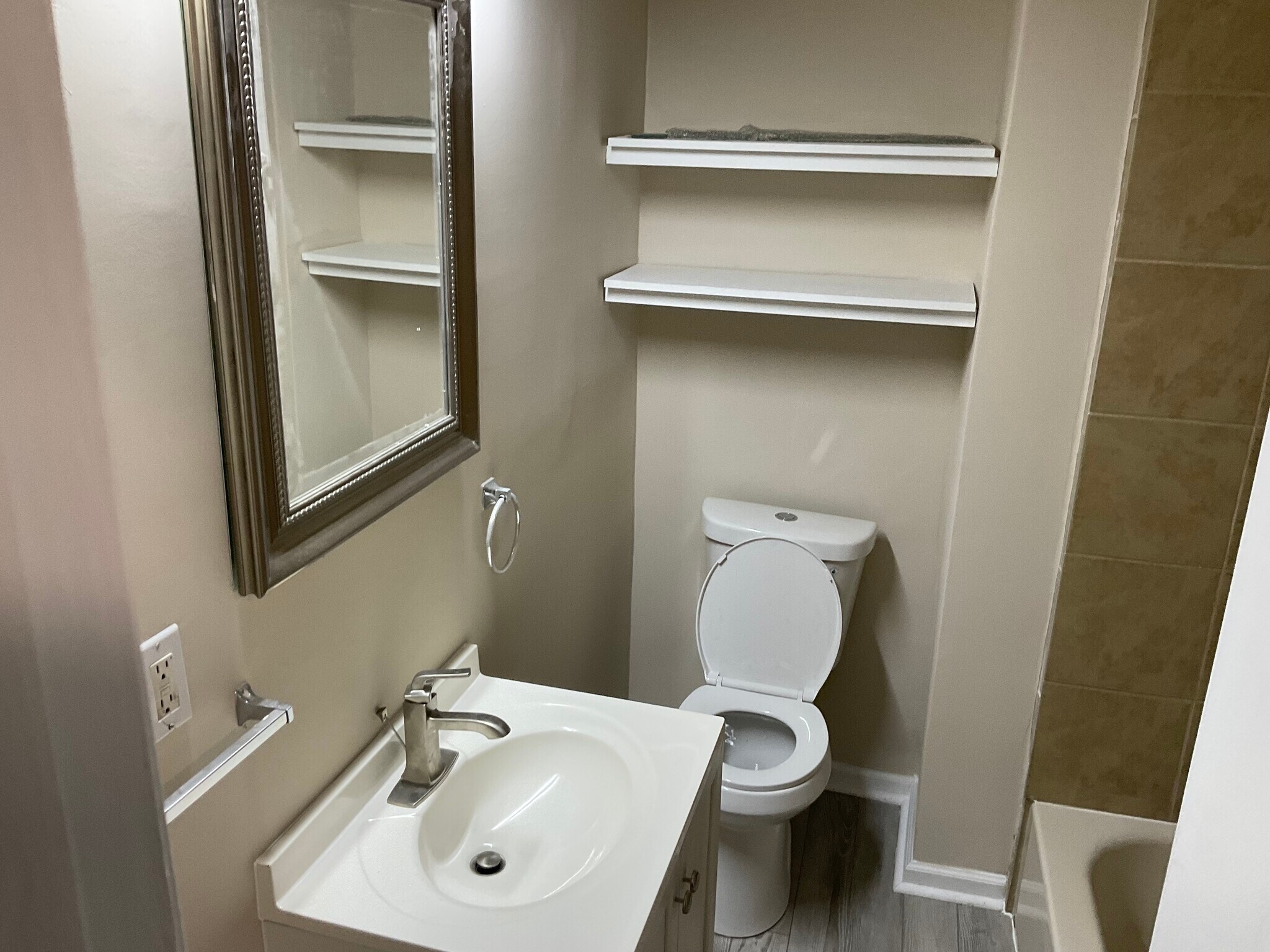 Building Photo - 1542 S 55th St