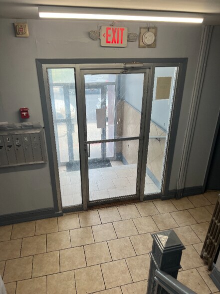 Building Photo - 31 Orient Ave