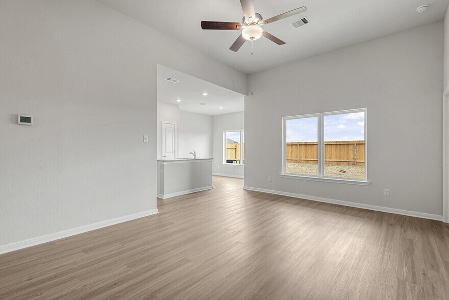 Building Photo - 424 Mustang Trot Dr