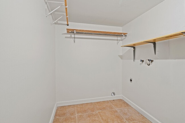 Building Photo - 3608 Teakwood Dr