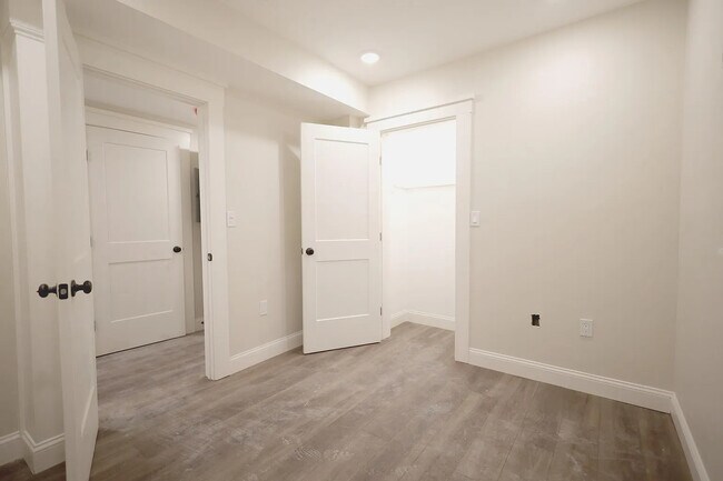 Building Photo - 701 E 2nd St