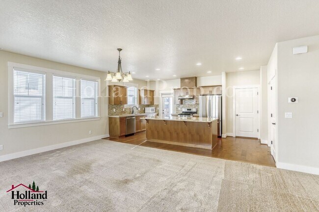 Building Photo - 3-Bedroom Beaverton Home with Granite Kitchen Island and Fireplace