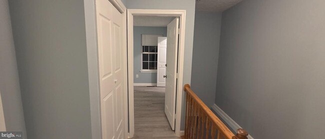 Building Photo - 323 Lindera Ct