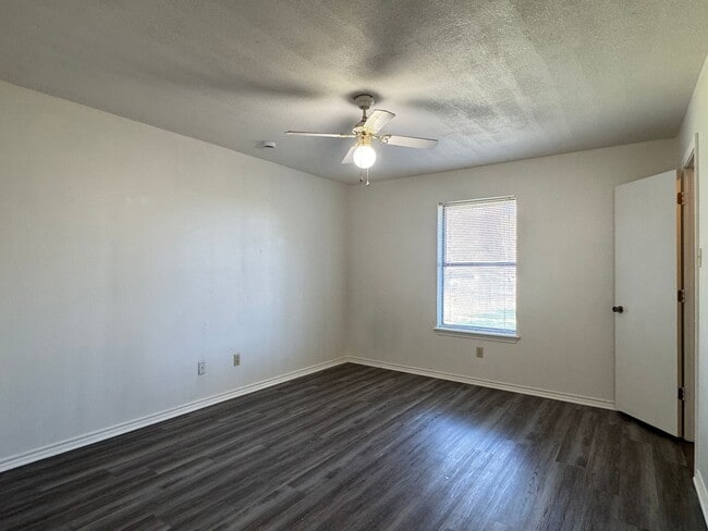 Building Photo - 3242 Stoneridge Dr