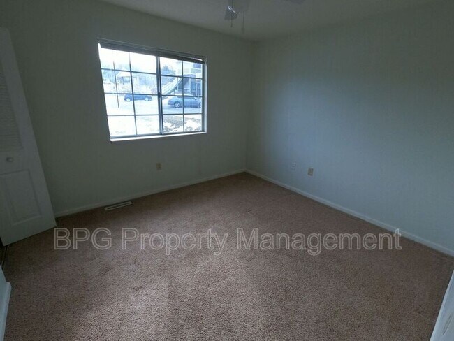 Building Photo - 605 Hamlet Ave