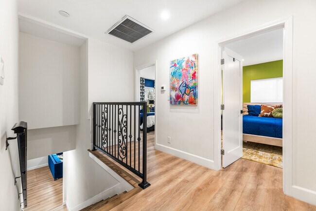 Building Photo - 1400 N Orange Dr