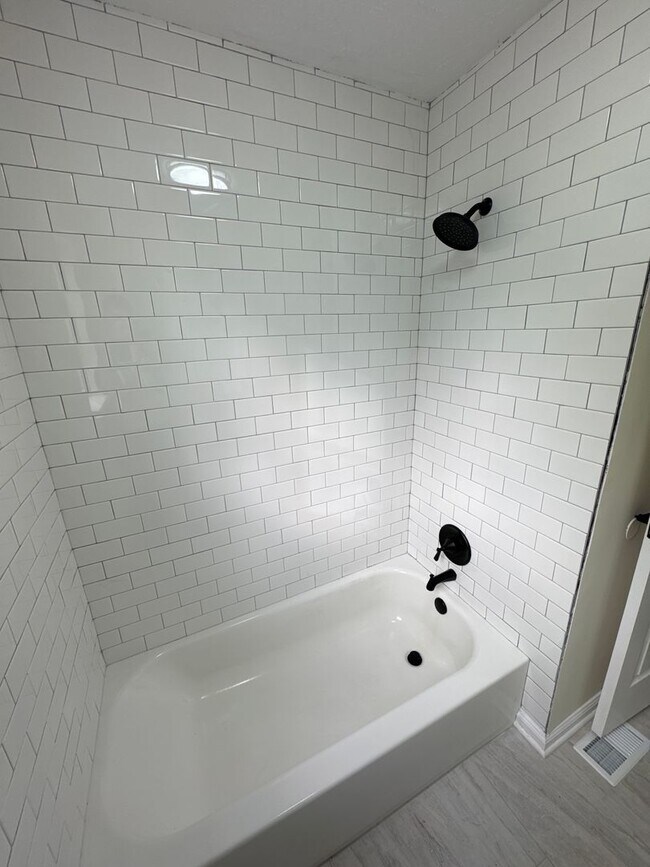 Building Photo - 4082 Forest Ave W