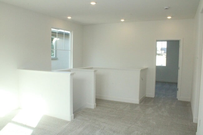 Building Photo - 4 Bedroom / 3 Bath House with Solar in San Marco Community-Close to Bart!