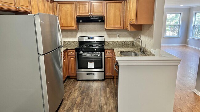 Building Photo - 833 Mariposa Ct