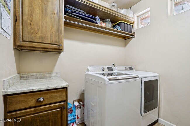 Building Photo - 5936 Anapaula Dr