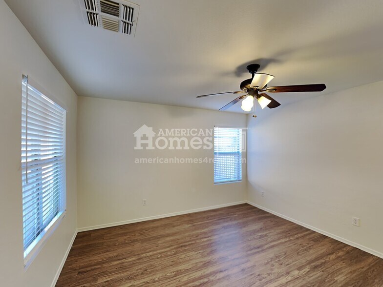 Building Photo - 1133 S 111th Cir