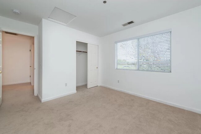 Building Photo - 924 E Cotati Ave