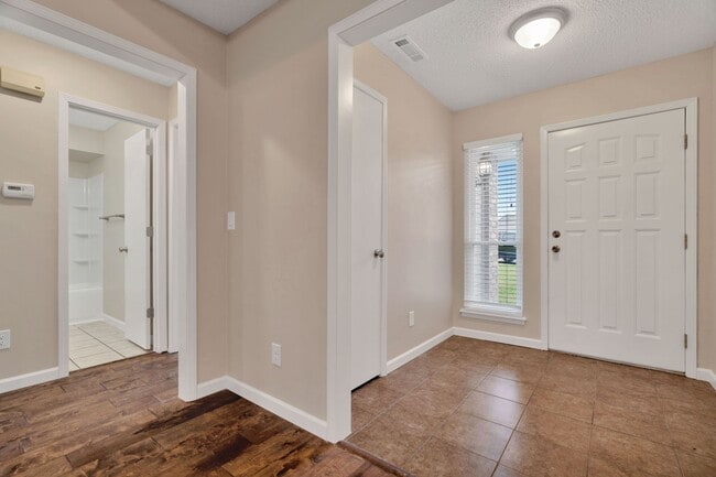 Building Photo - Beatifully Updated East Fay Home! Must See!