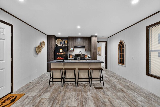 Building Photo - 300 Glenwood Dr