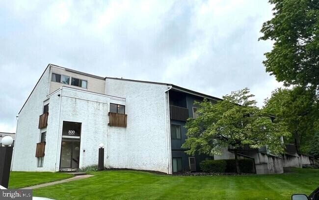 Primary Photo - 800 Stratford Dr