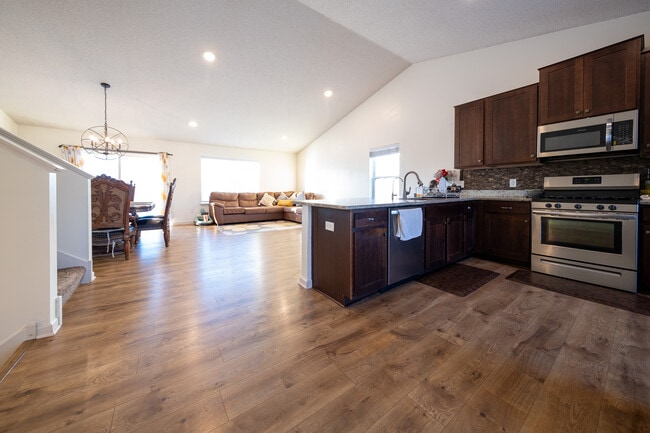 Building Photo - 15104 Emory Cir