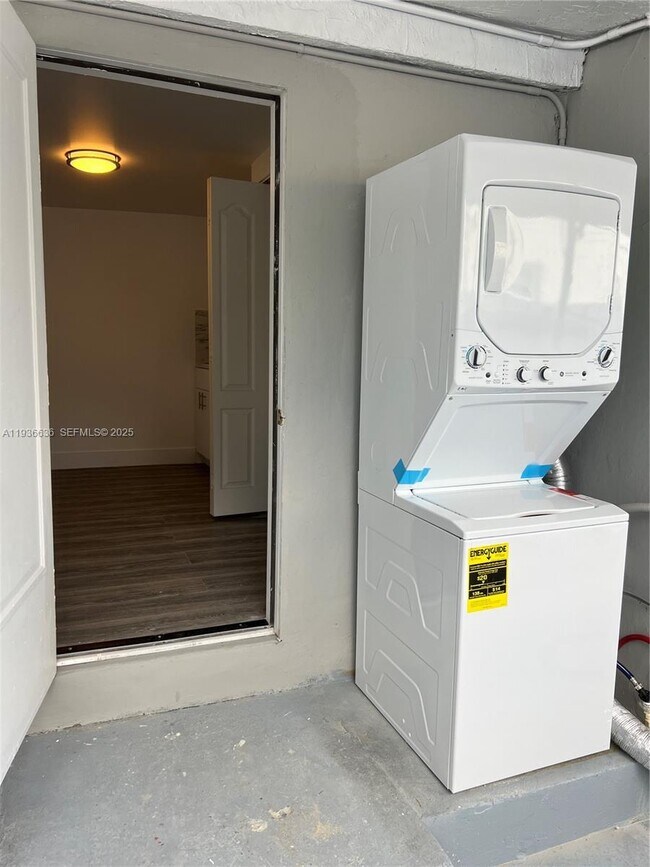 Building Photo - 1999 NW 2nd St